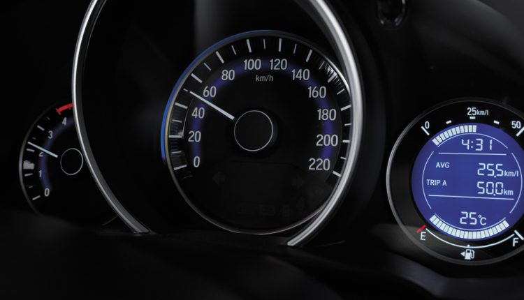 Honda-WR-V-Sporty-3-Ring-Combimeter