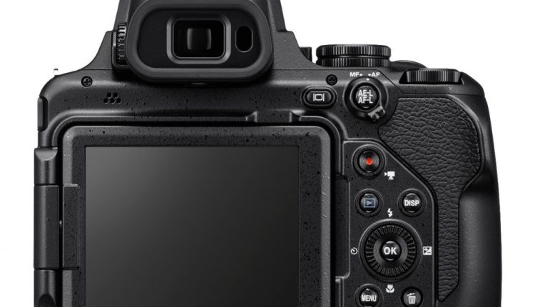 nikon-coolpix-p1000-1